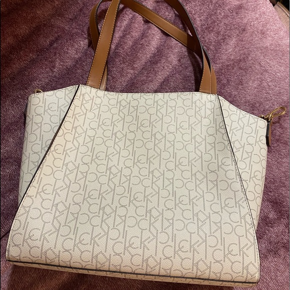 Calvin Klein Leather Bag (Large Size) - Picture 2 of 4